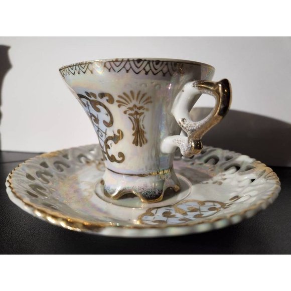 Vintage Royal Crown Victorian Design Tea Cup and Saucer - Stamped 2852 - Picture 3 of 9